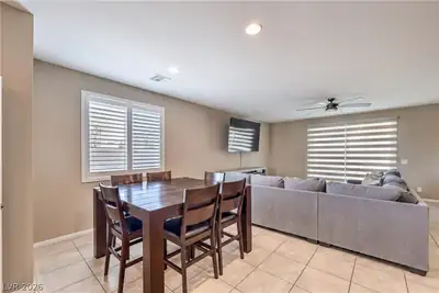 4658 Chestnut Tiger Street Dining Area
