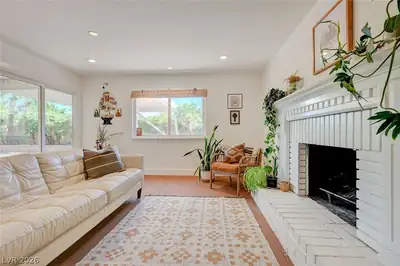 3507 La Paloma Avenue Living Room