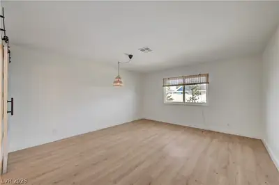 3507 La Paloma Avenue Bedroom