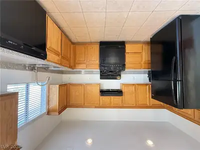 5872 Sakhalin Avenue Kitchen