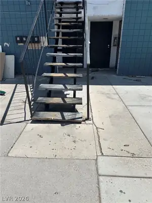 2913 Stewart Avenue 1 Stairs