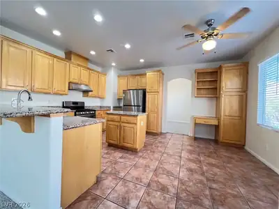 9924 Antelope Canyon Avenue Kitchen