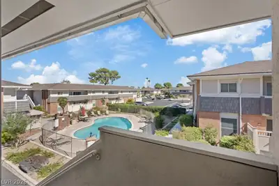669 OAKMONT Avenue 3708 Pool