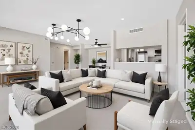 669 OAKMONT Avenue 3708 Living Room