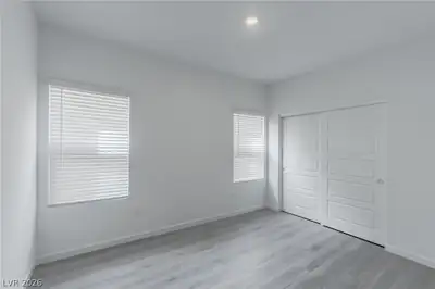 9958 Kimura Hills Avenue Bedroom