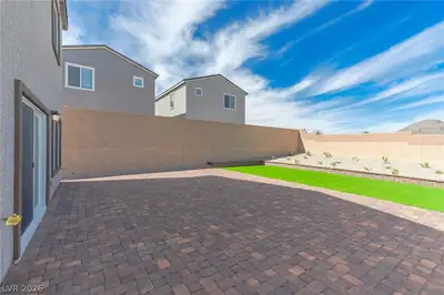 9958 Kimura Hills Avenue Yard