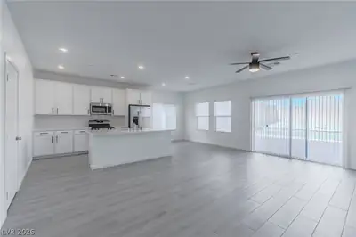 9958 Kimura Hills Avenue Kitchen