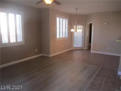 50 Aura De Blanco Street 4103 Dining Area