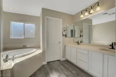 7465 Poppy Hills Court, Las Vegas, NV 89113 Primary Bathroom