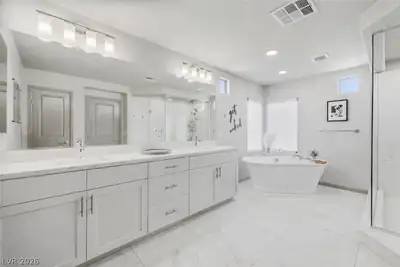 8960 Pemberton Valley Drive Primary Bathroom