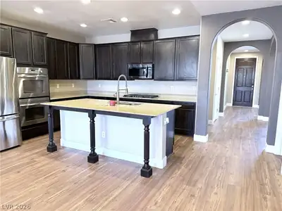 10229 Pine Ridge Peak Avenue Kitchen