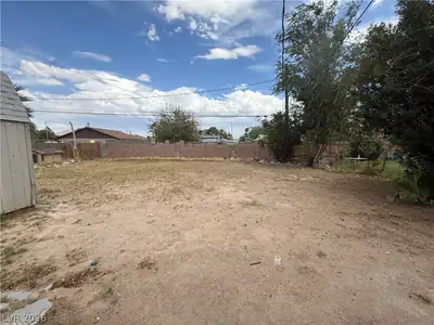 405 South 15th Street B Yard