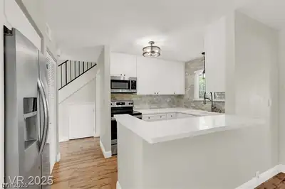 516 Tam O Shanter Kitchen