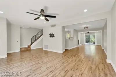 516 Tam O Shanter Living Room