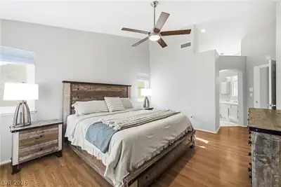 5112 Appealing Court Bedroom