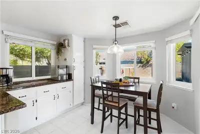5112 Appealing Court Dining Area