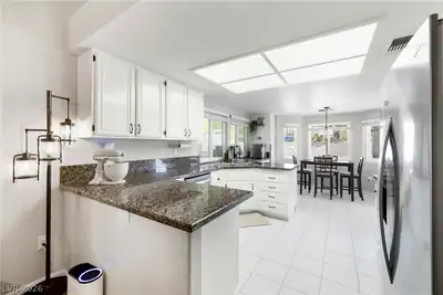 5112 Appealing Court Kitchen