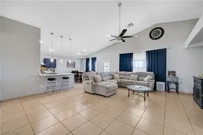 4409 Bucking Bronco Road Living Room