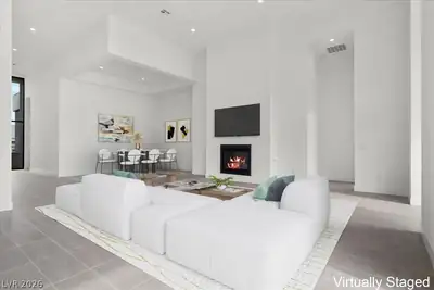 10907 Agate Cliffs Avenue Living Room