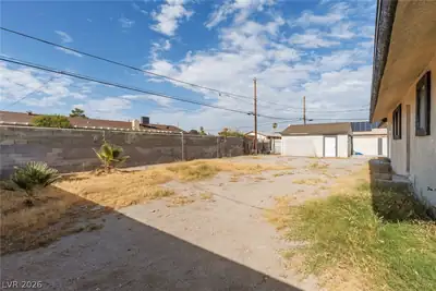 4411 East Boston Avenue Yard