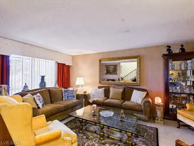 3885 Redwood Street Living Room