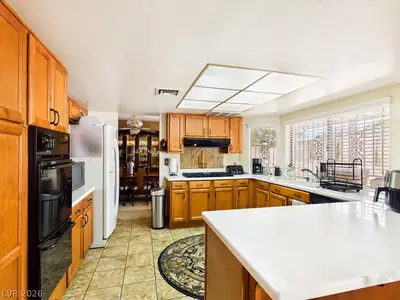 3885 Redwood Street Kitchen