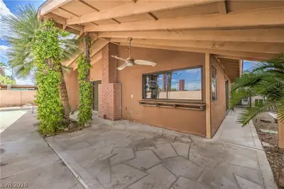 2617 YARDLEY Street Patio