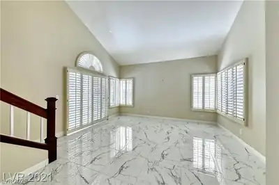 6729 Airdale Circle Living Room