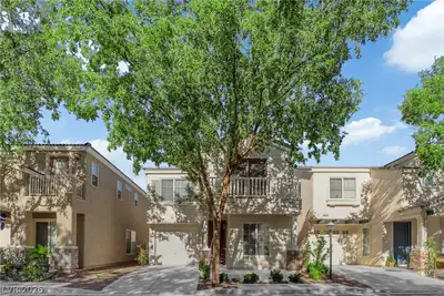 8273 Golden Flowers Street, Las Vegas