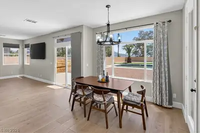 9304 Empire Rock Street Dining Area
