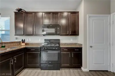 10854 Broxden Junction Avenue Kitchen