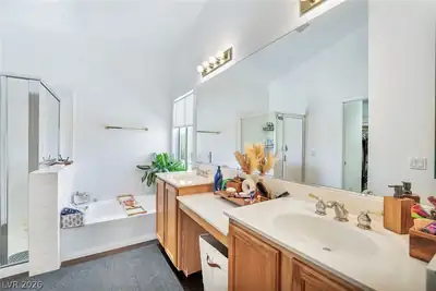 7572 Catalina Harbor Street Primary Bathroom