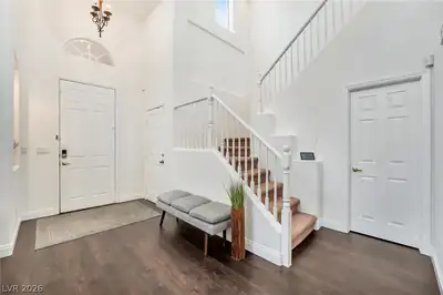 7572 Catalina Harbor Street Entrance Foyer