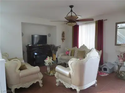 1084 Maple Bend Court Living Room
