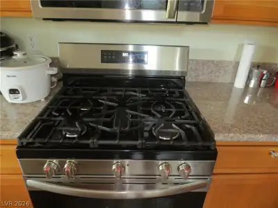 1084 Maple Bend Court Kitchen