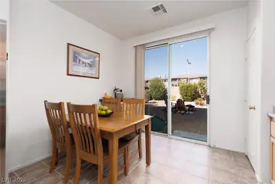 841 Purdy Lodge Street Dining Area