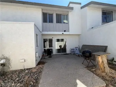 570 Willow Green Drive Patio