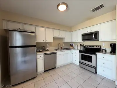 570 Willow Green Drive Kitchen