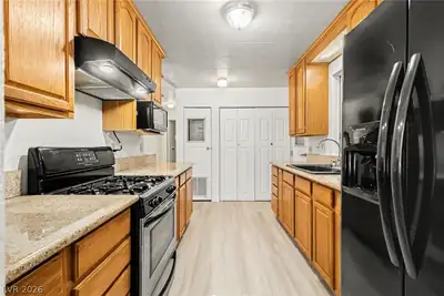 653 Mount Bona Way Kitchen