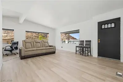 653 Mount Bona Way Living Room