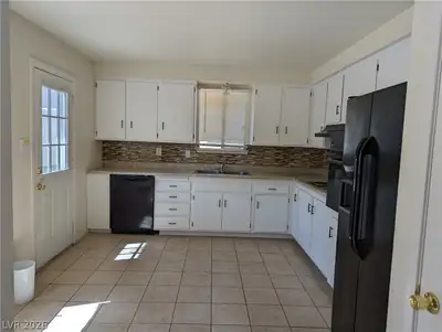 5429 MOUNTAIN VIEW Drive 0 Kitchen