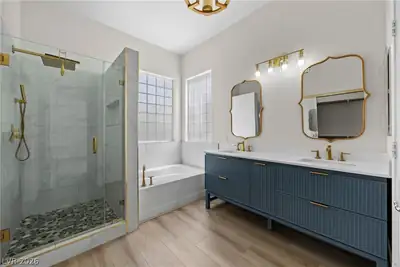 3059 Blazing Creek Way Primary Bathroom