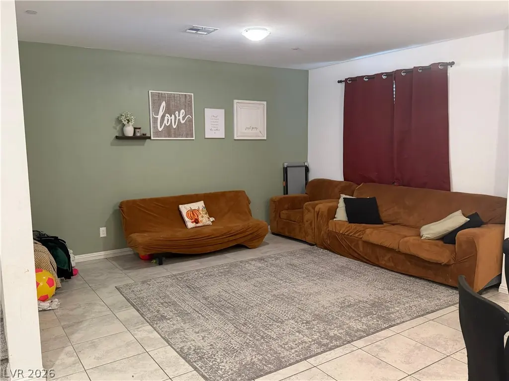 6562 Silver Estates