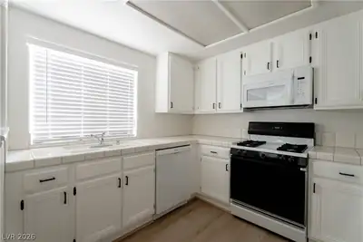 356 Seine Way 356, Henderson, NV 89014 Kitchen