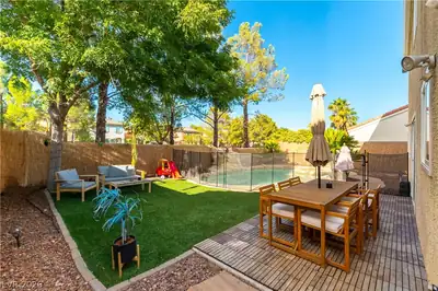 10008 Garamound Avenue Yard