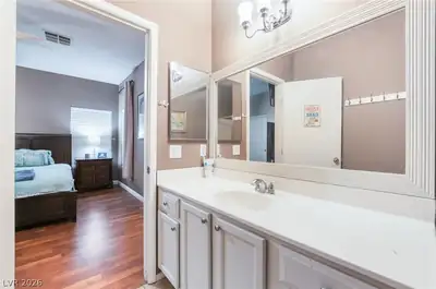 5113 Mambo Vista Avenue Primary Bathroom