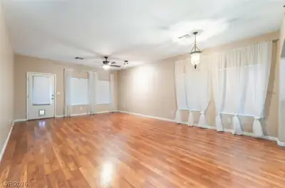 5113 Mambo Vista Avenue Living Room