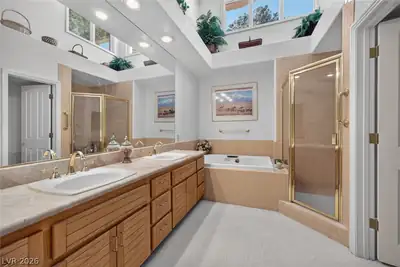 8157 Round Hills Circle Primary Bathroom