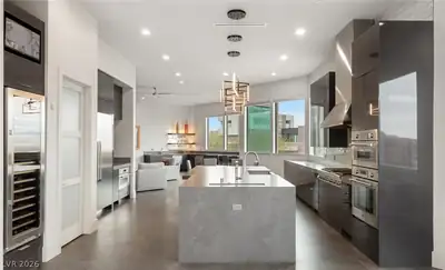 668 Dragon Peak Drive Kitchen