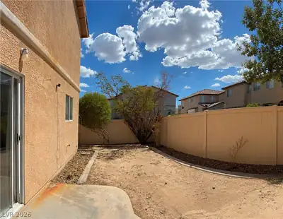 1049 Monte De Oro Avenue Yard